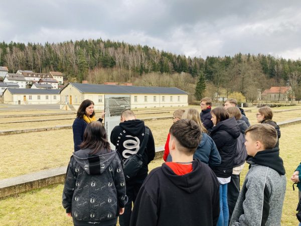 Führung durch das Gelände der KZ-Gedenkstätte Flossenbürg, 2024. © BWS