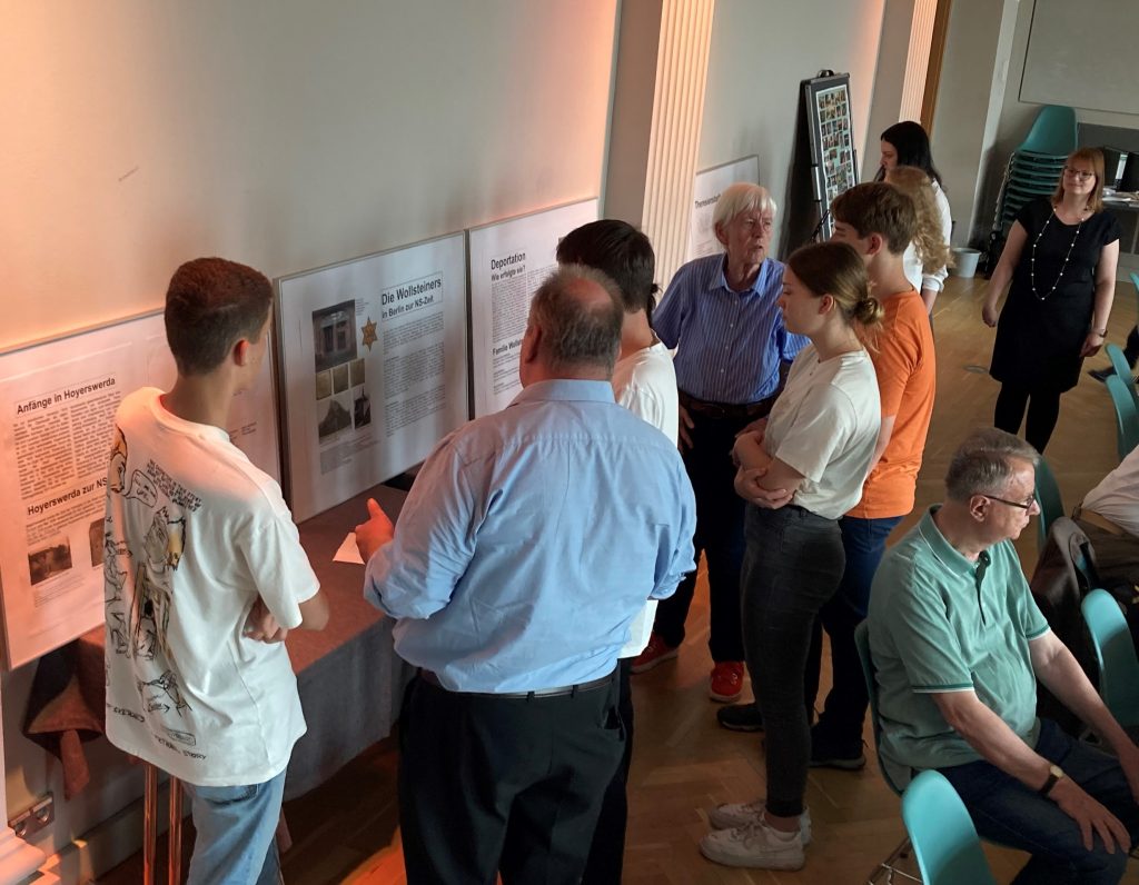 Präsentation der Ergebnisse der Spurensuche zum Schicksal der Wollsteiner-Brüder im Rahmen der jährlichen Veranstaltung „Wider das Vergessen“. © BWS